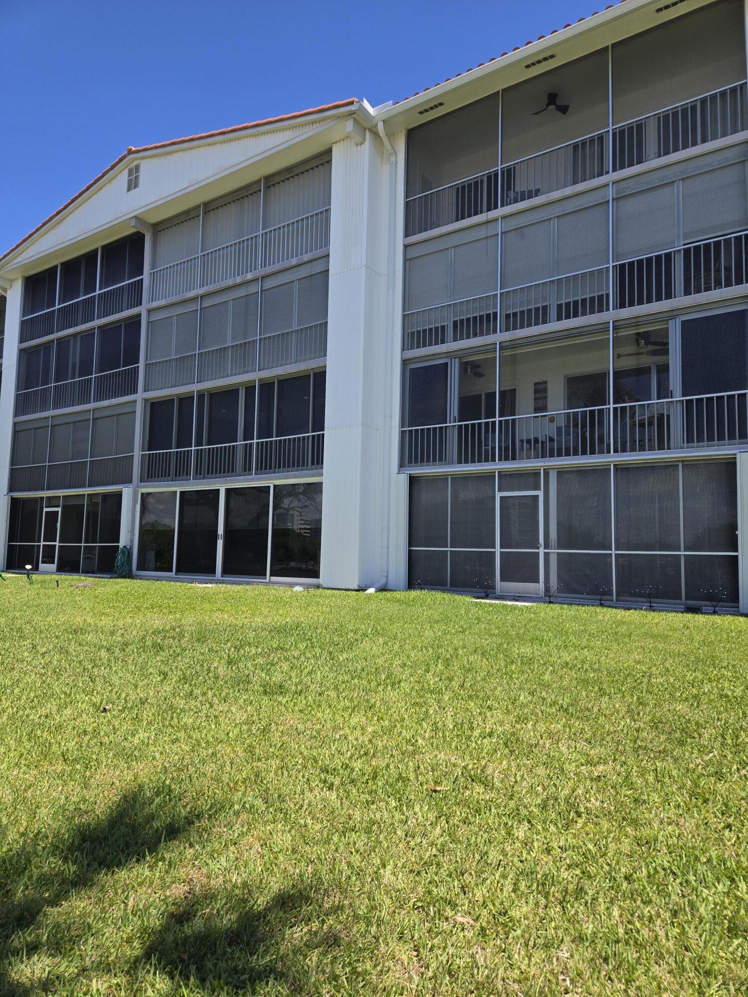 PENTHOUSE NORTH CONDO - Residential