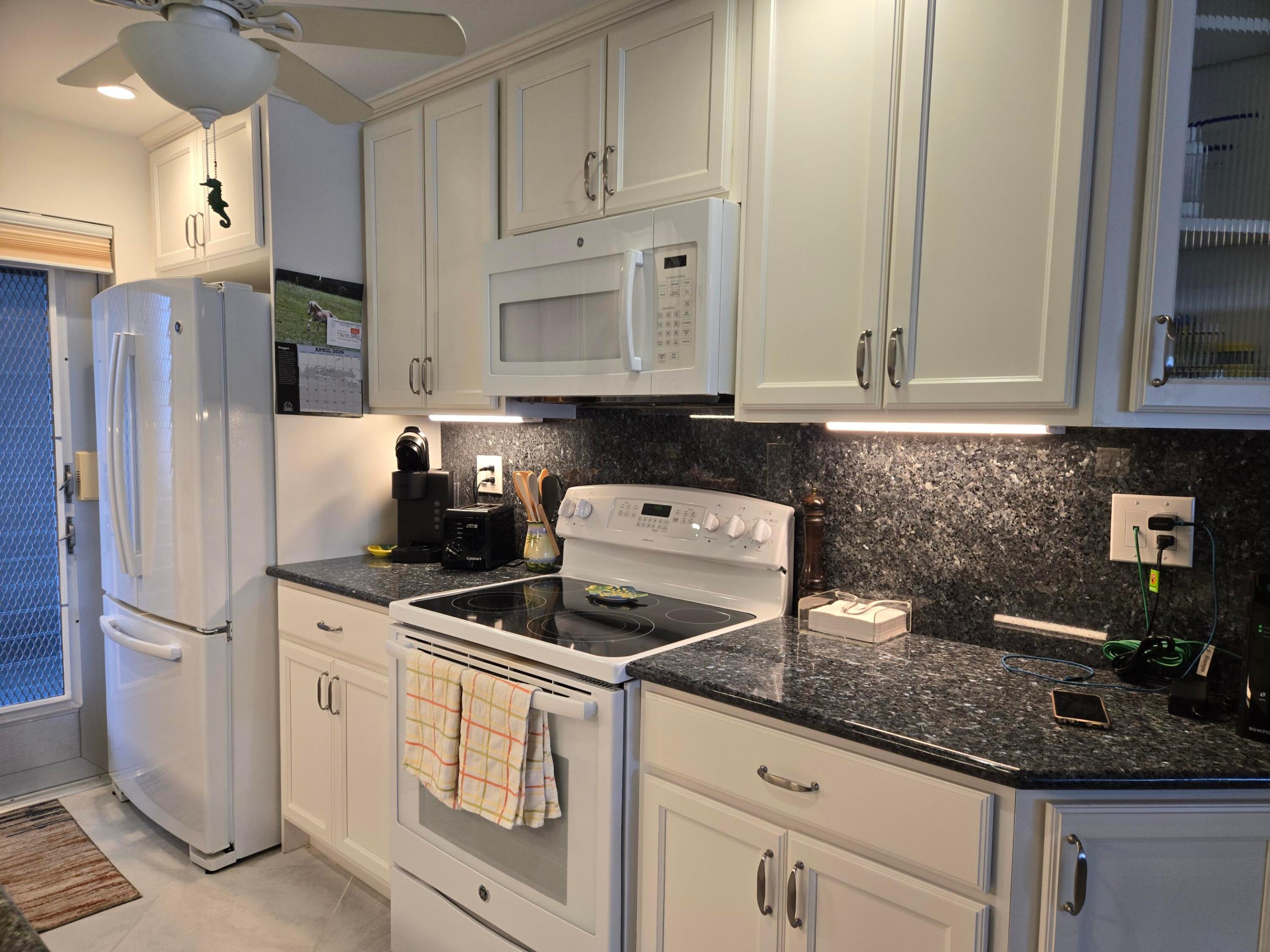 PENTHOUSE NORTH CONDO - Residential