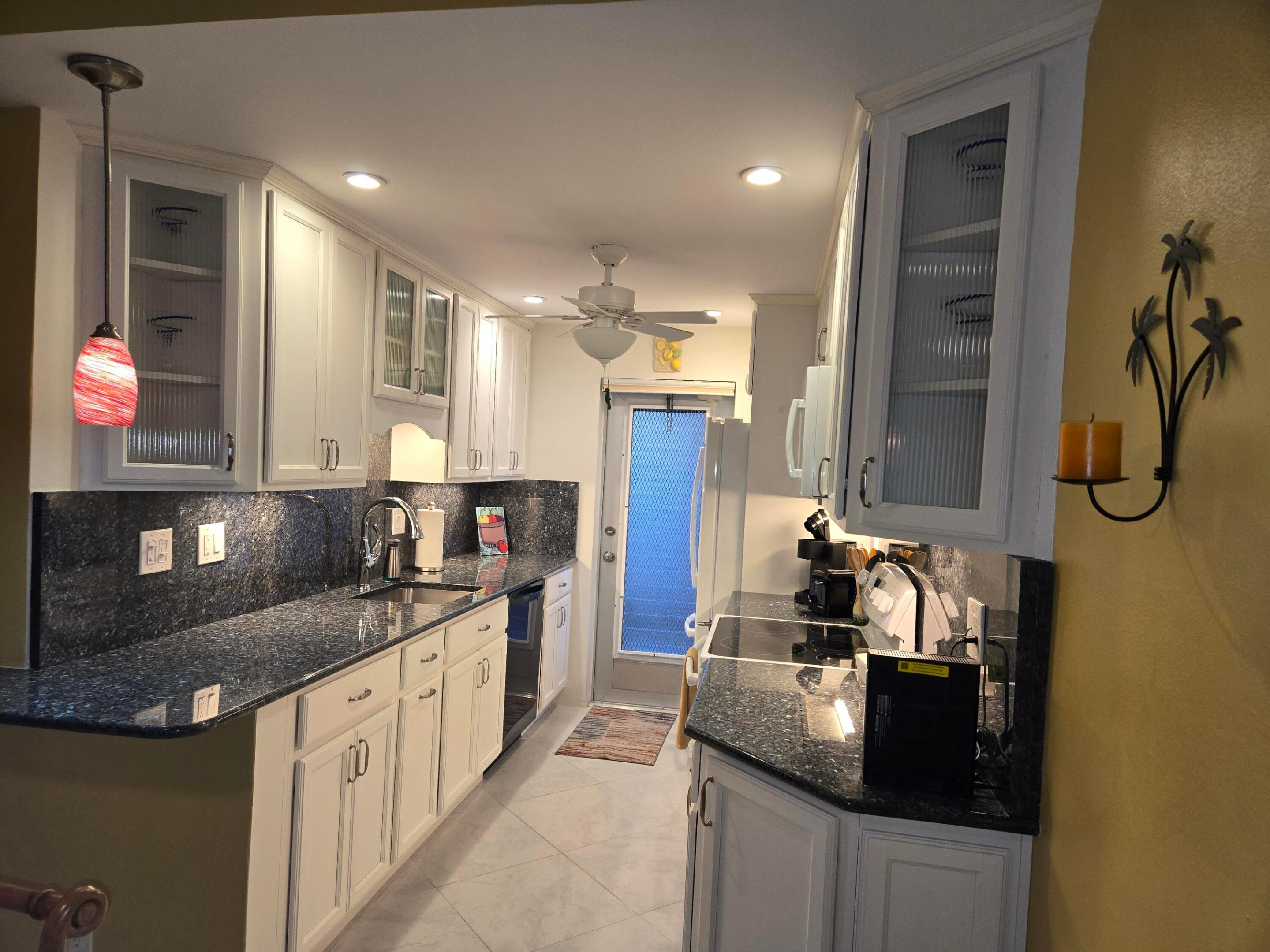 PENTHOUSE NORTH CONDO - Residential