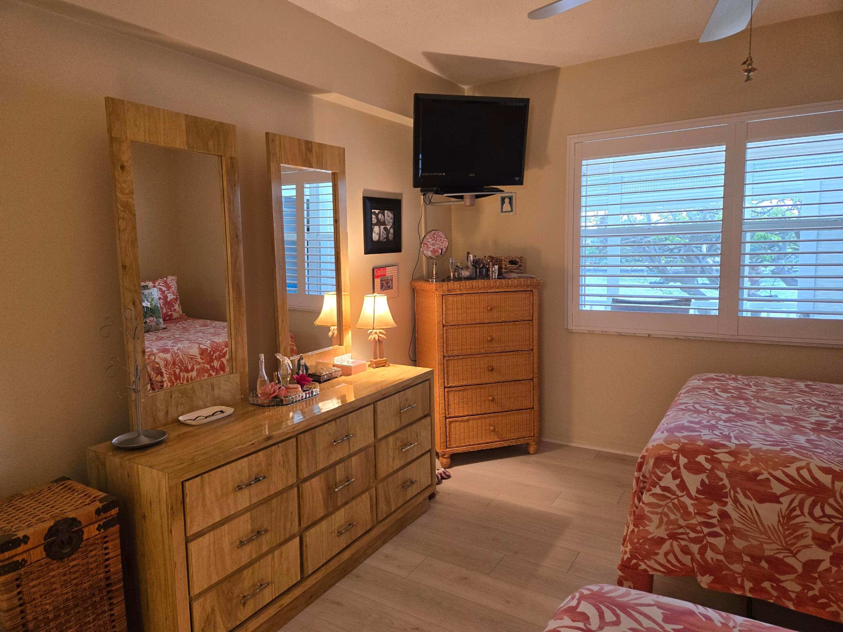 PENTHOUSE NORTH CONDO - Residential