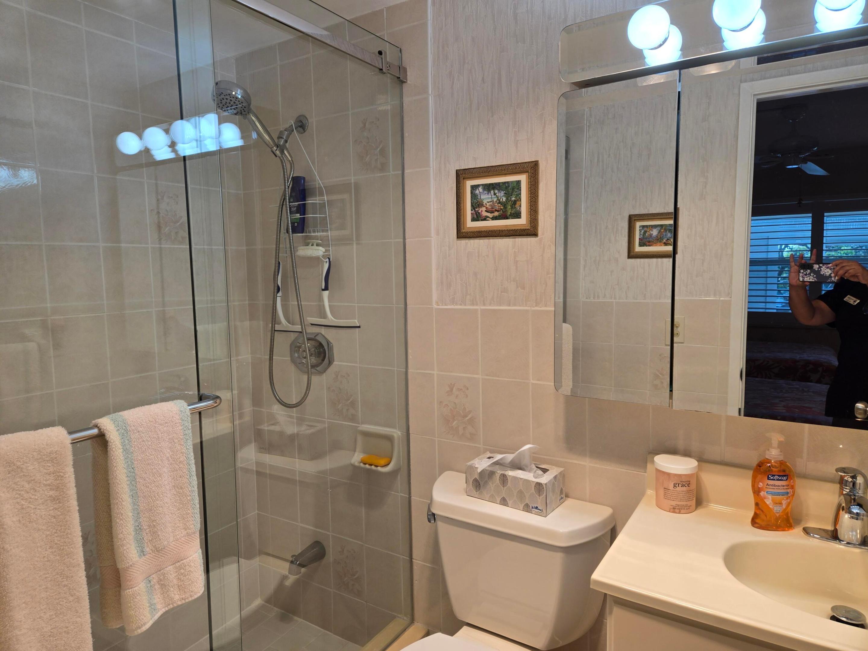 PENTHOUSE NORTH CONDO - Residential