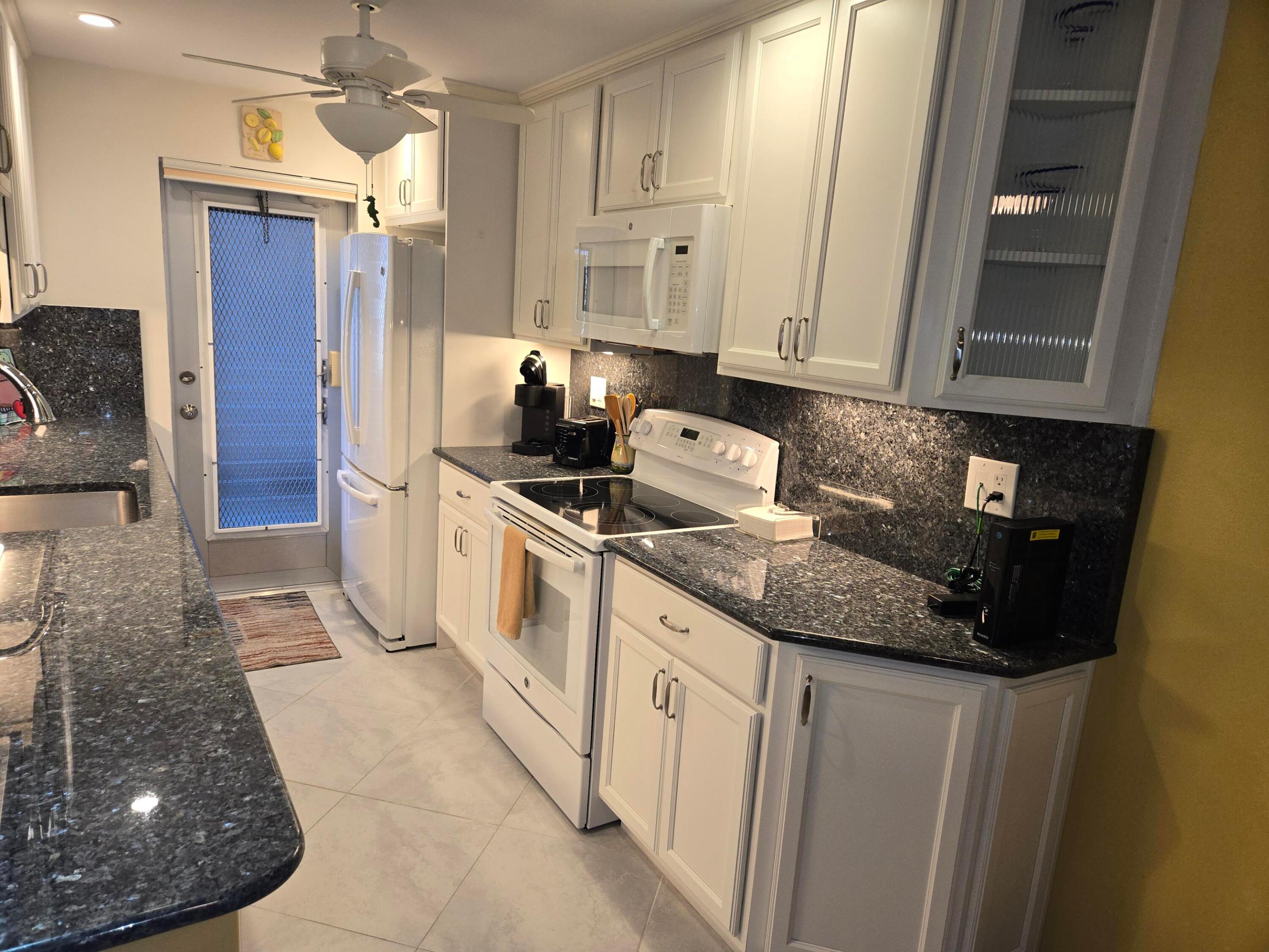 PENTHOUSE NORTH CONDO - Residential