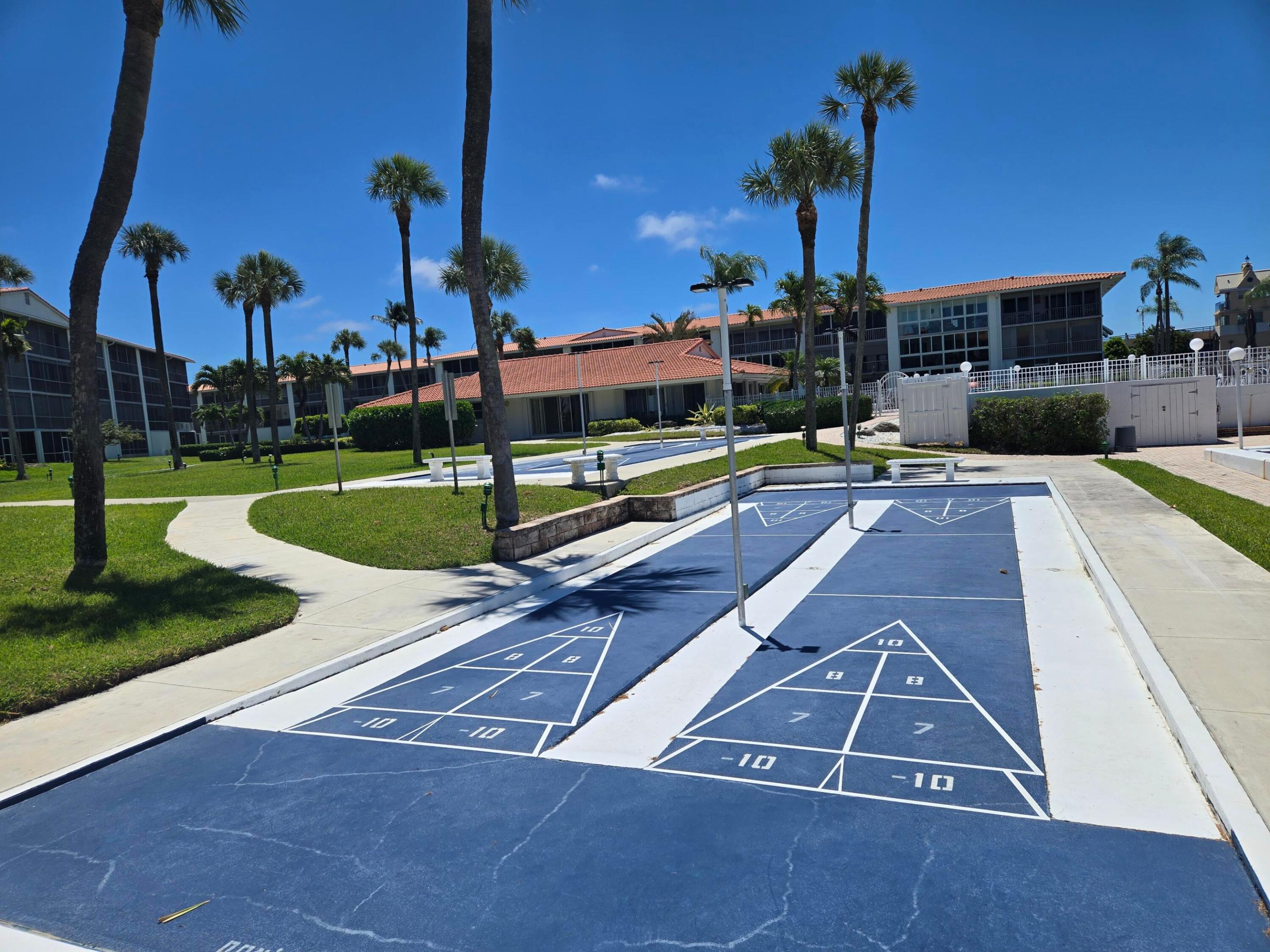 PENTHOUSE NORTH CONDO - Residential