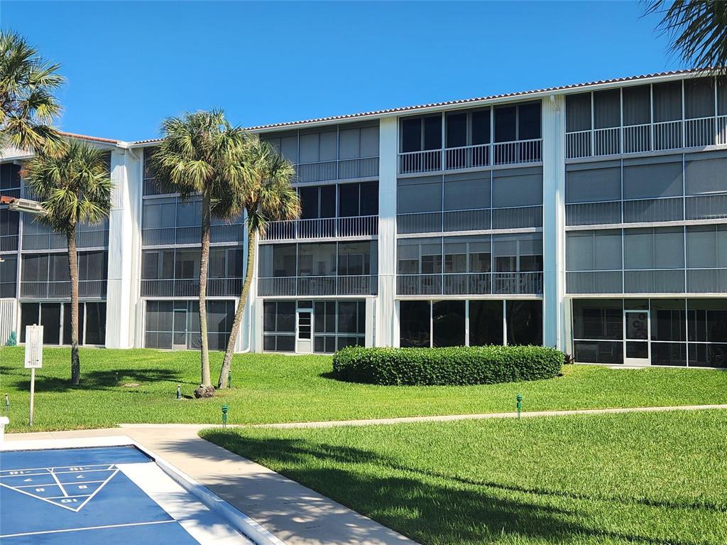 PENTHOUSE NORTH CONDO - Residential