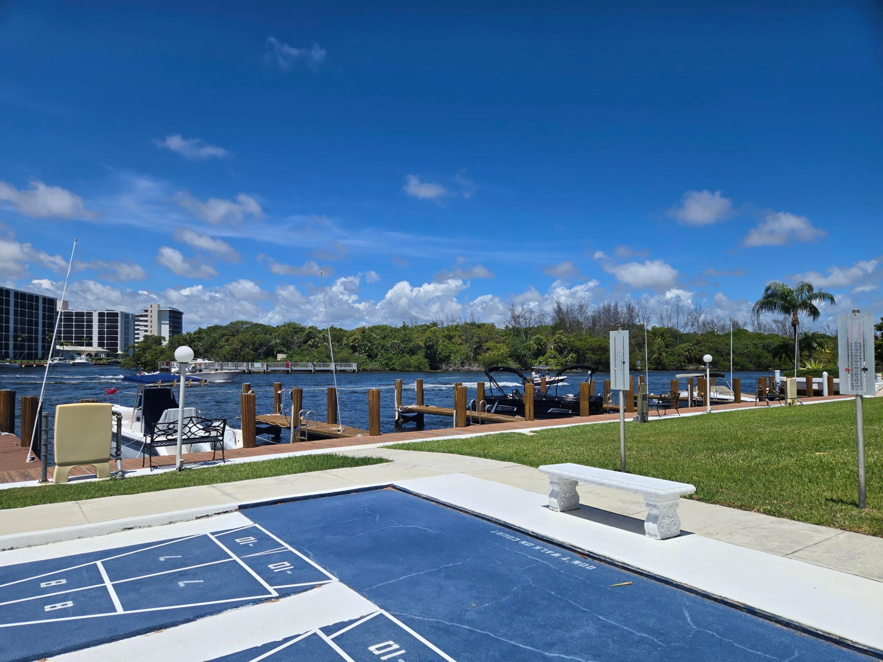 PENTHOUSE NORTH CONDO - Residential