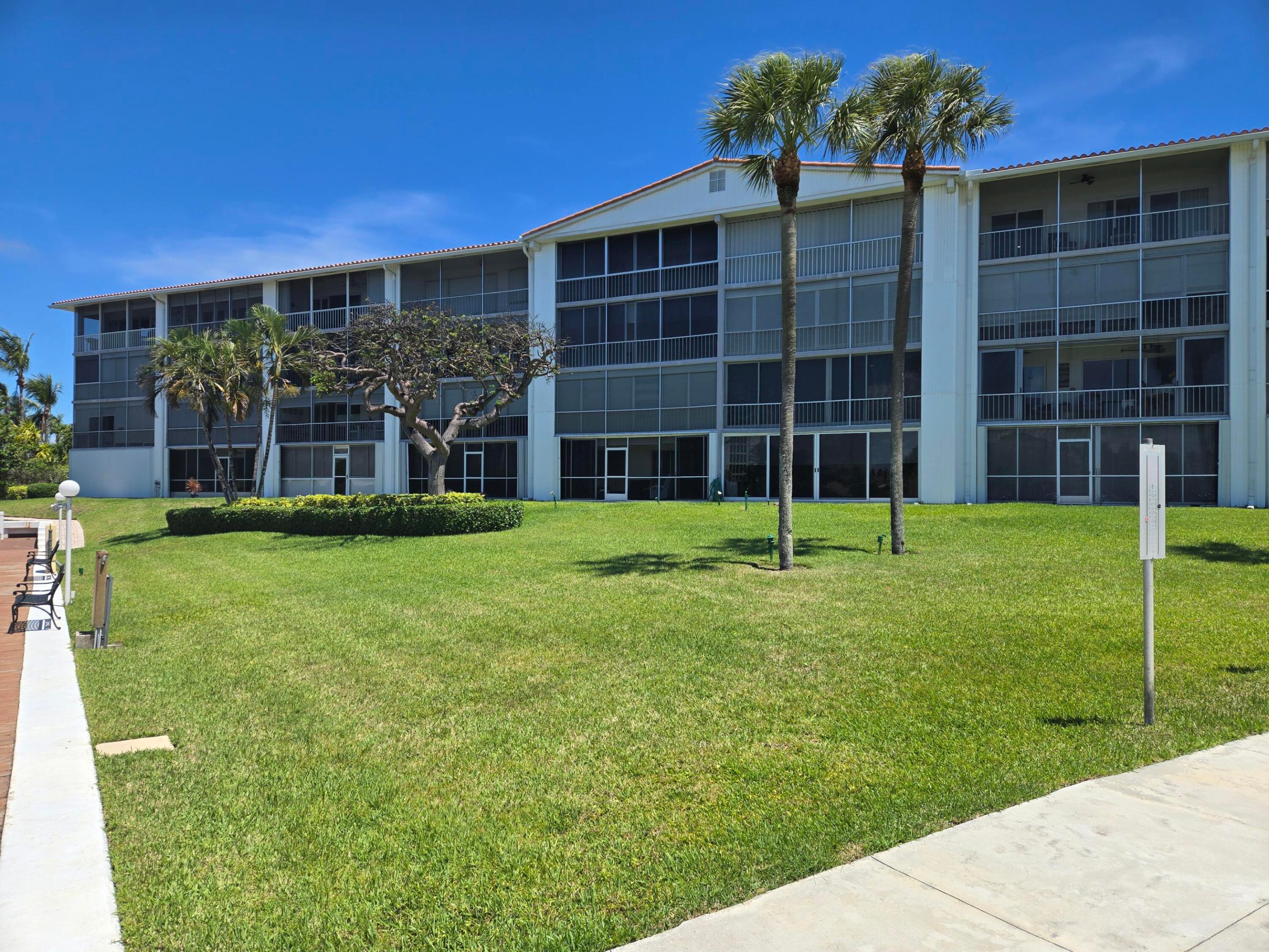 PENTHOUSE NORTH CONDO - Residential