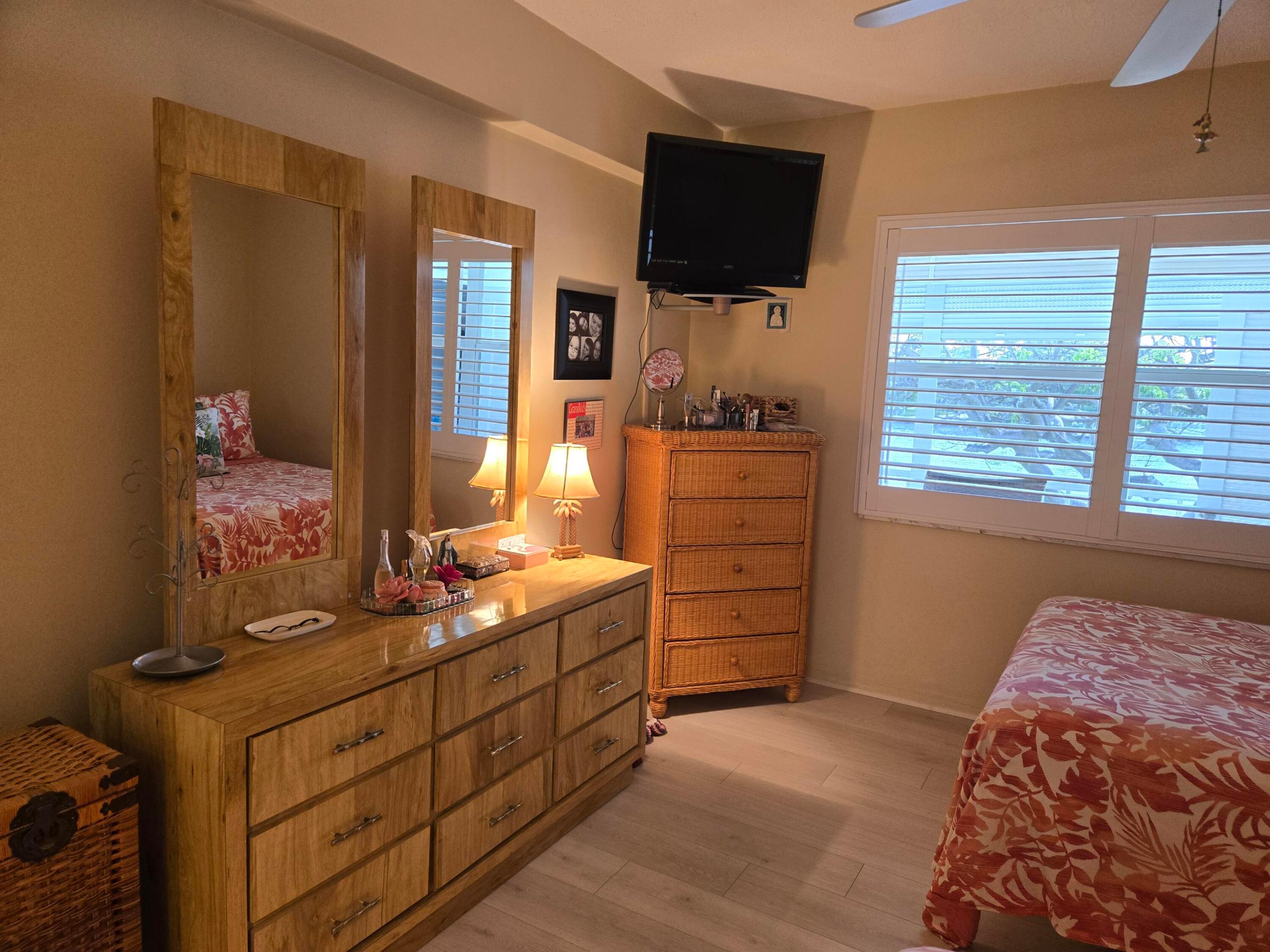 PENTHOUSE NORTH CONDO - Residential