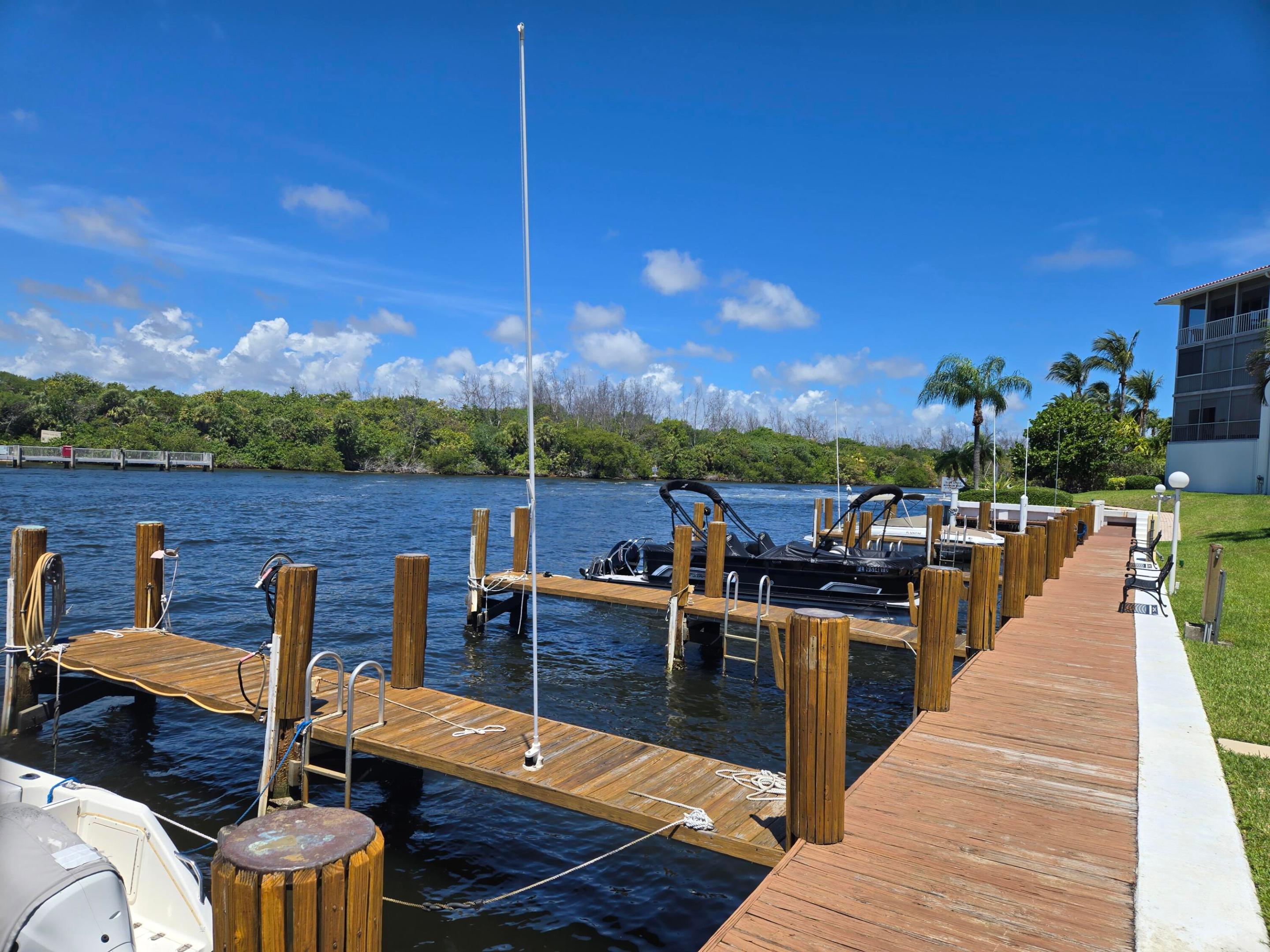 PENTHOUSE NORTH CONDO - Residential