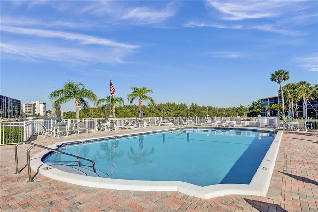 PENTHOUSE NORTH CONDO - Residential