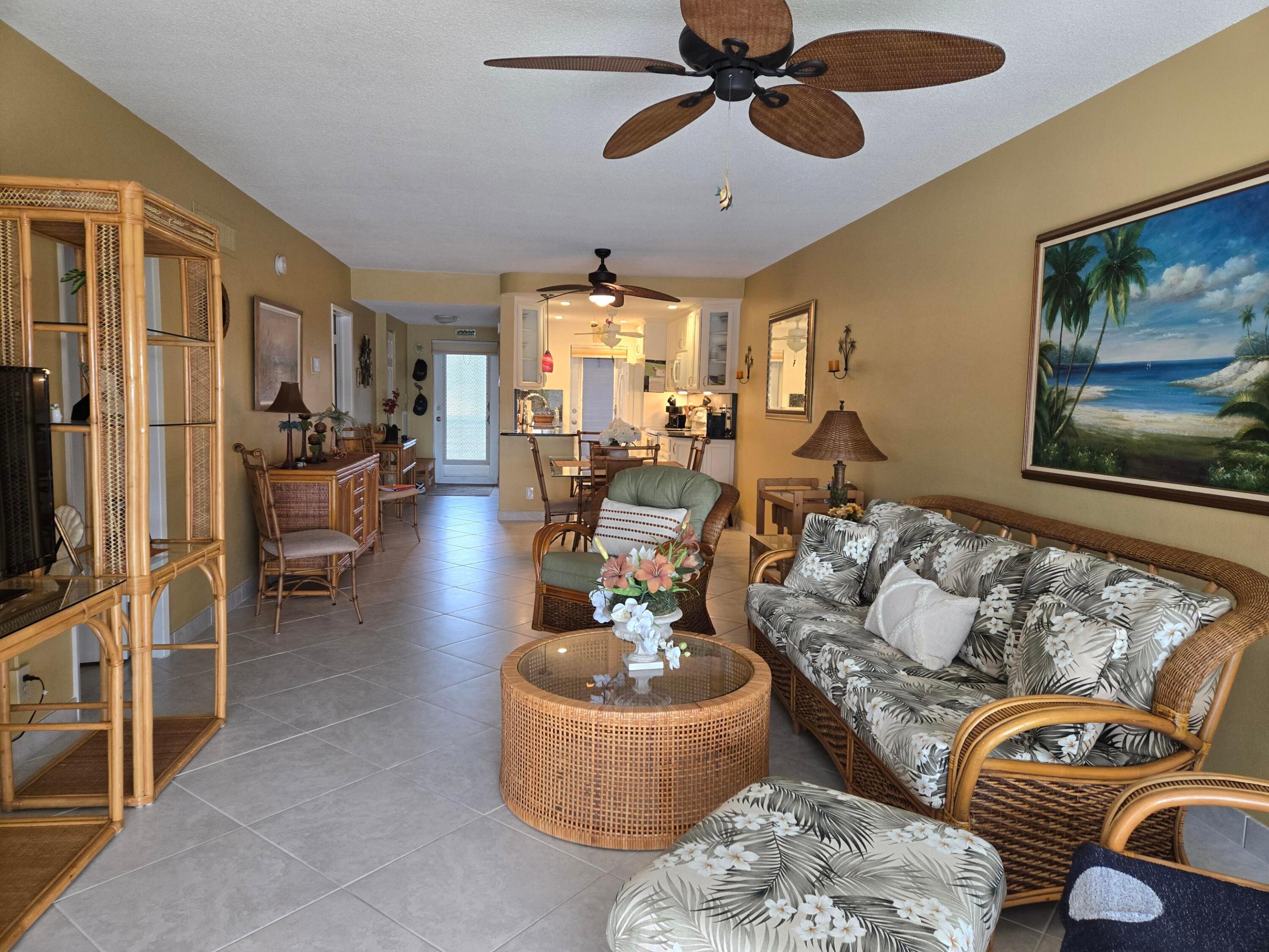 PENTHOUSE NORTH CONDO - Residential