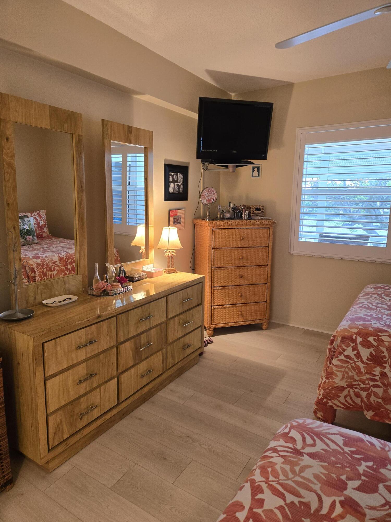 PENTHOUSE NORTH CONDO - Residential