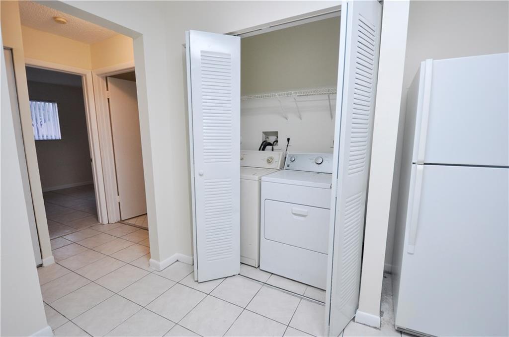 SUMMER LAKE CONDO - Residential