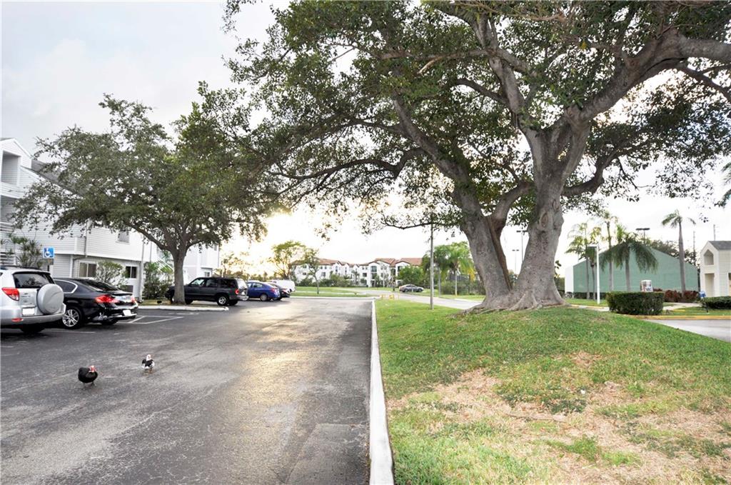 SUMMER LAKE CONDO - Residential