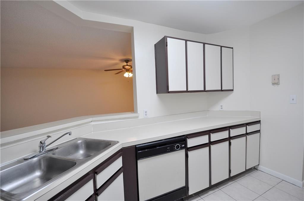 SUMMER LAKE CONDO - Residential