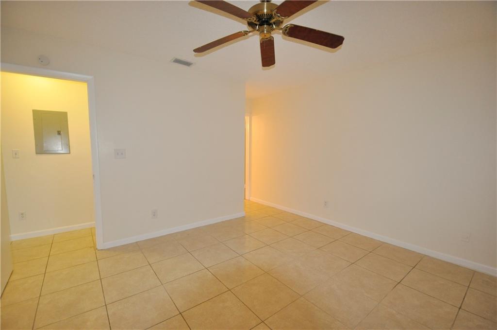 SUMMER LAKE CONDO - Residential
