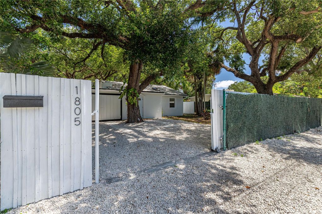 Photo of 1805 SW 14th Ct, Fort Lauderdale, FL 33312 (MLS # F10511971)