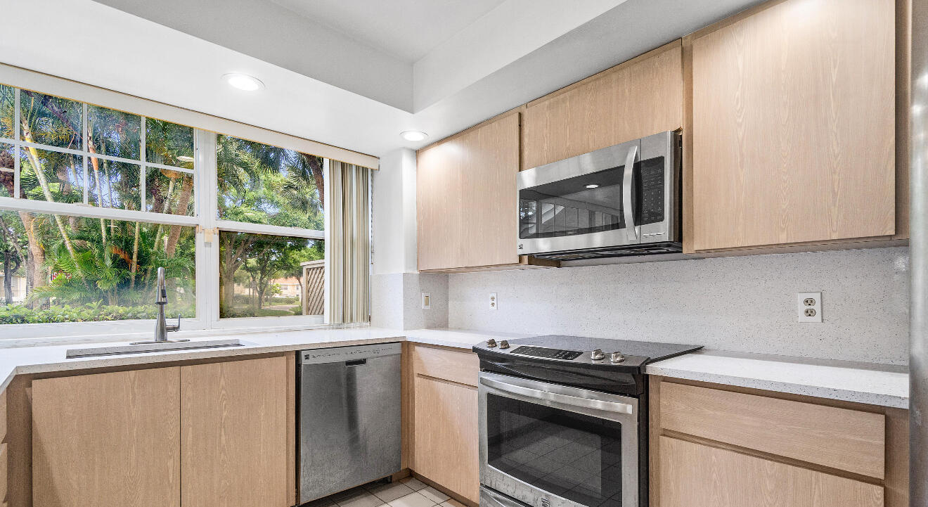 WELLESLEY AT LAKE CLARKE SHORES - Residential