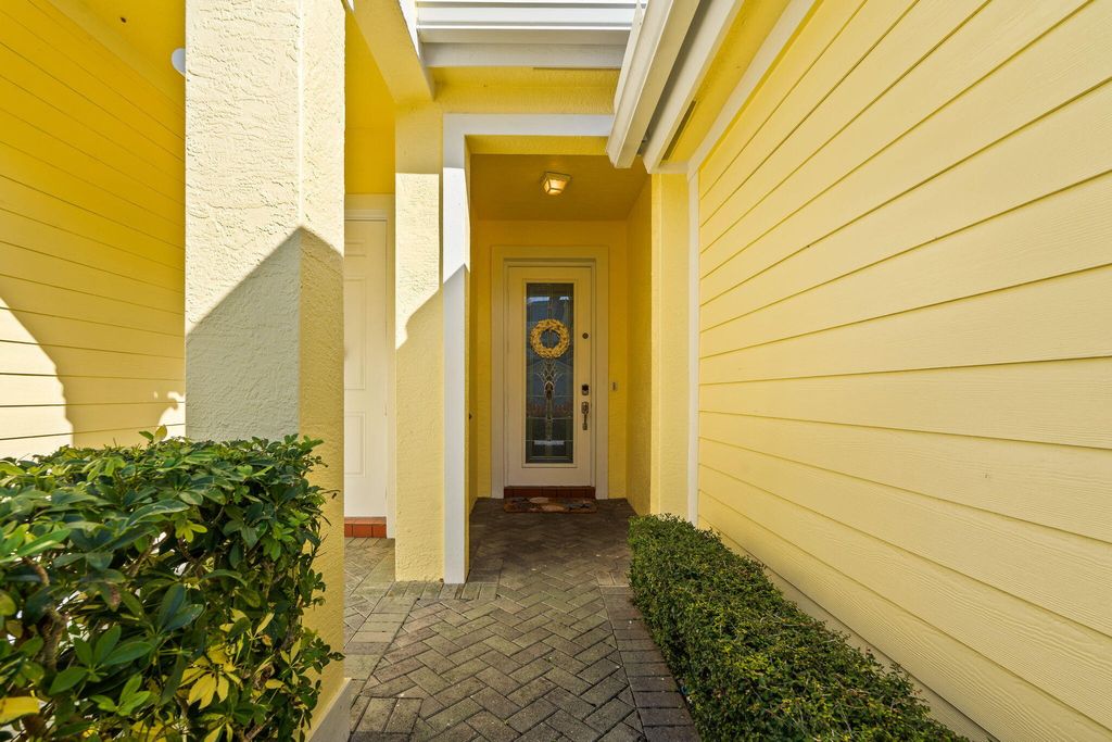Photo of 602 Mariner Bay Boulevard, Fort Pierce, FL 34949 (MLS # R11165594)