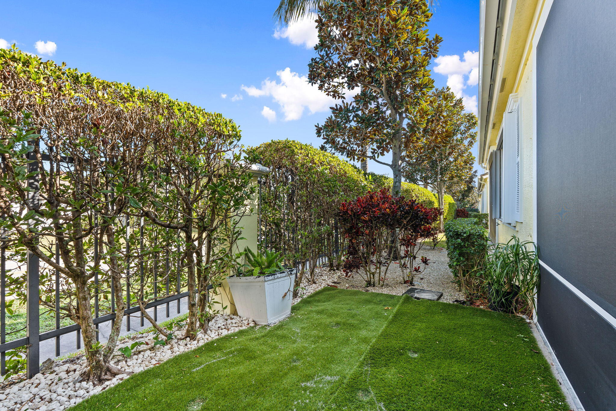 MARINER BAY - Residential