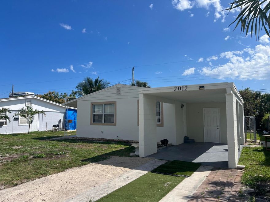 NICE AND SPACIOUS 3 BE/1BA HOUSE WITH BIG  BACKYARD * -REMODELED KITCHEN - NEW CABINETS, GRANITE COUNTER, NEWER APPLIANCES * FRESHLY PAINTED INSIDE AND OUTSIDE * ALL TILES  * COVERED CARPORT * STACKABLE WASHER/DRYER * SHED IN BACKYARD FOR EXTRA STORAGE (WILL BE INSTALLED) * SMALL PET OK * CENTRAL LOCATION! COME AND SEE - YOU WILL NOT BE DISAPPOINTED!