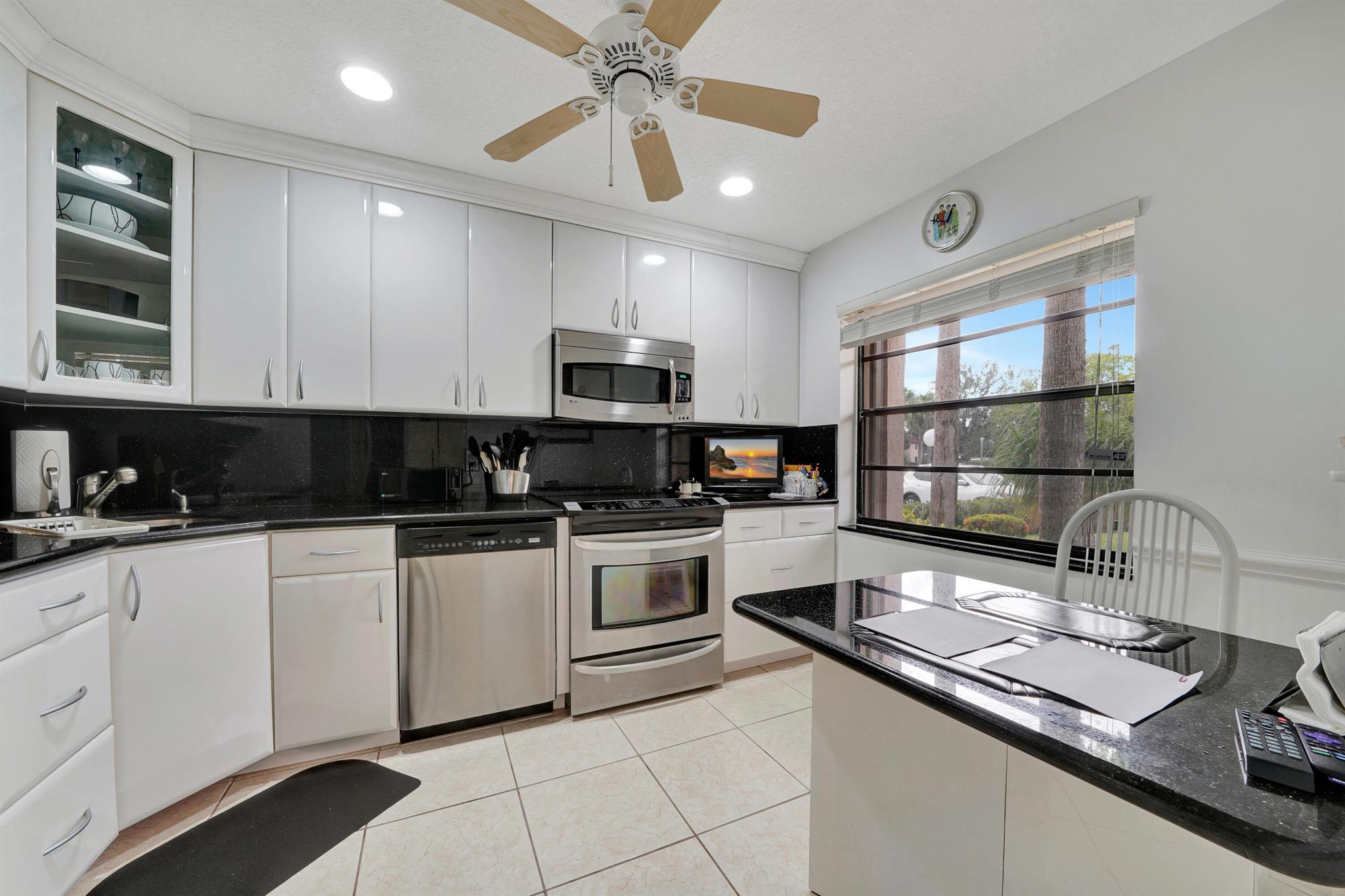 9289 Vista Del Lago G