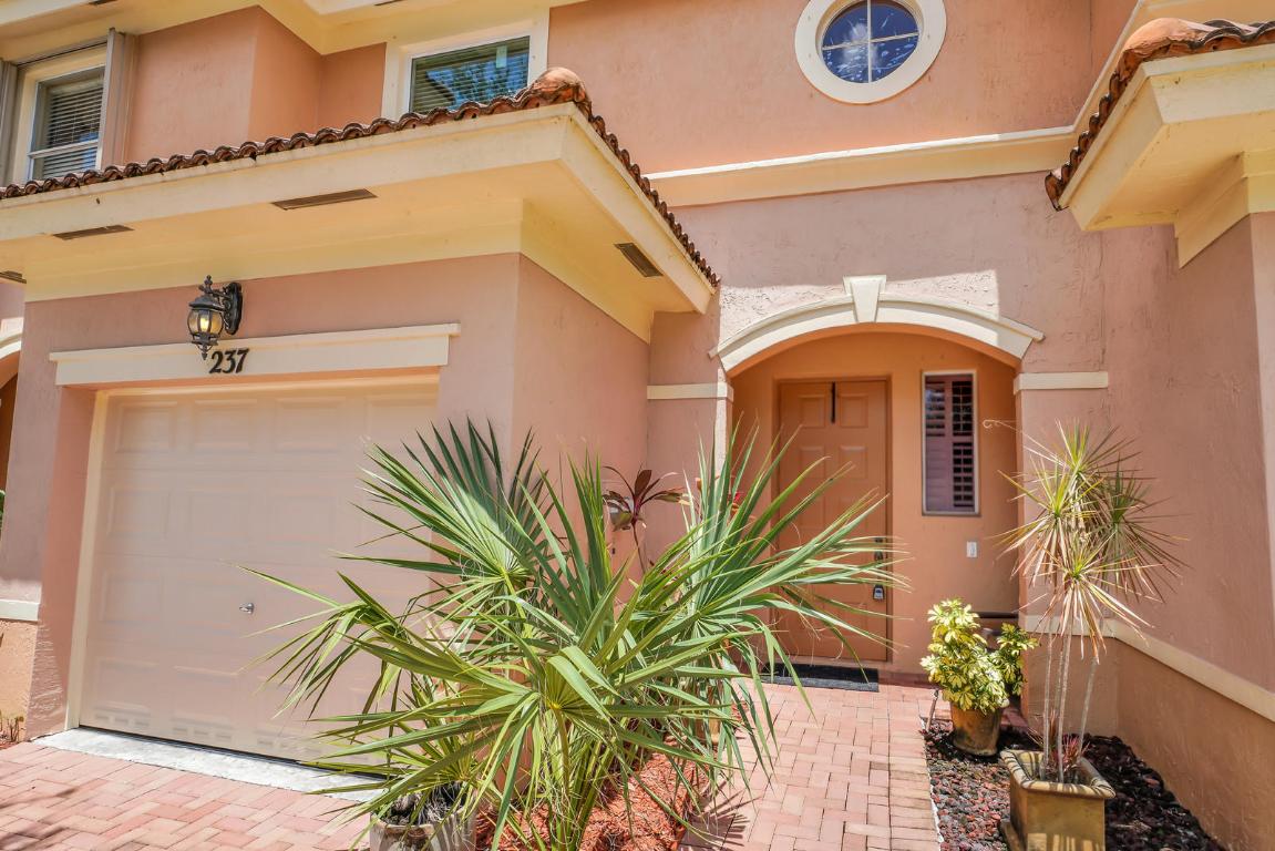 SEMINOLE ESTATES & TOWNHOMES - Residential