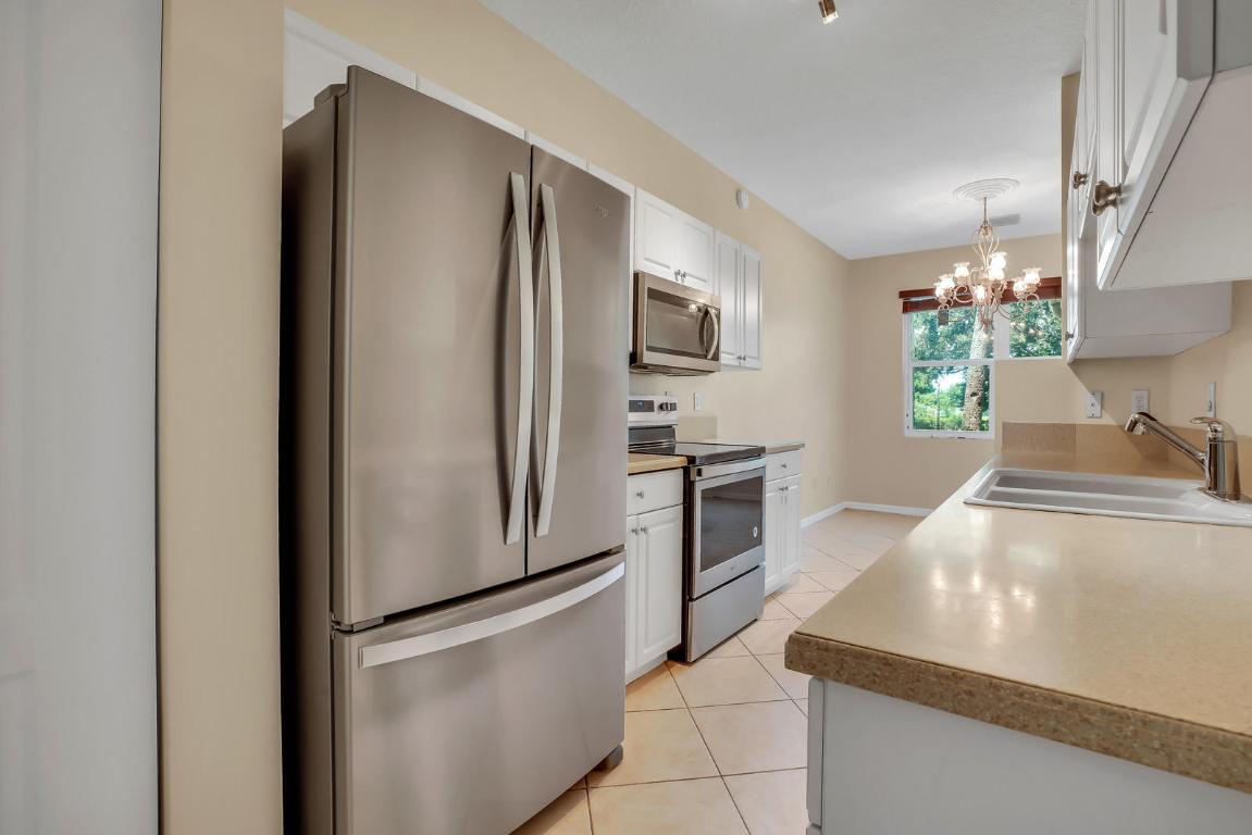 SEMINOLE ESTATES & TOWNHOMES - Residential