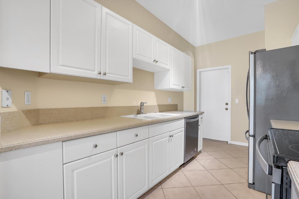 SEMINOLE ESTATES & TOWNHOMES - Residential