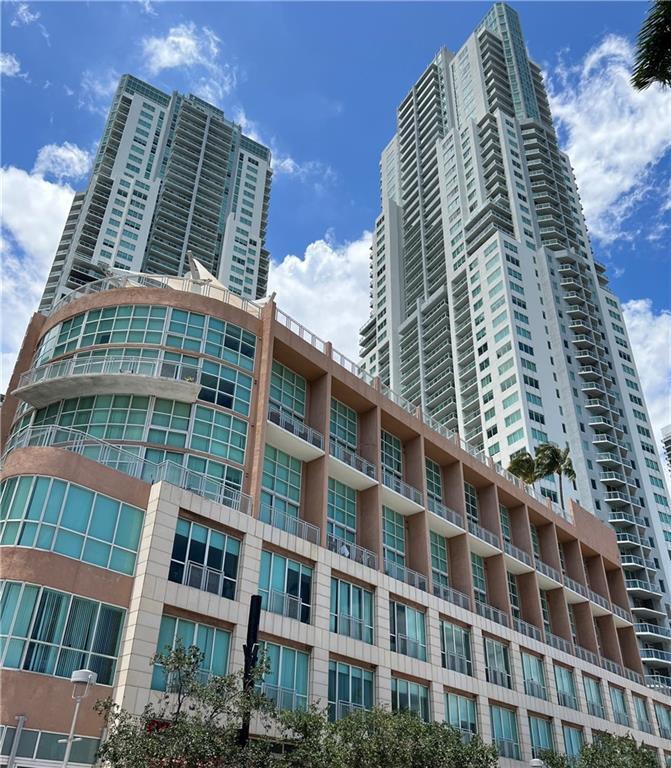 THE MOST DESIRABLE FLOOR PLAN IN THE BUILDING. TOP UNIT WITH A VIEW, GREAT 2 BED/2 BATH W/ MARBLE FLOORING ALL OVER THE UNIT, GRANITE COUNTER TOPS, STAINLESS STEEL APPLIANCES, HIGH QUALITY SHADES WITH BLACKOUTS, NEW PAINT, AMAZING BATHROOMS WITH ALL MARBLE TUB AND DUAL SINKS IN THE MASTER BATHROOM. RESORT STYLE BUILDING WITH SPA, HEATED POOL,PROFESSIONAL GYM, POOL SERVICE, PARTY ROOM, GAME ROOM, VALET SERVICES, SECURITY AND THE LOCATION THAT YOU ARE LOOKING FOR. AMAZING VIEWS FROM THE BAY/WATER AND CITY. MUST SEE!