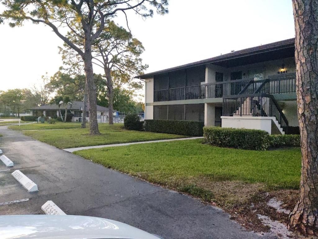 Photo of 6341 Chasewood Drive #B, Jupiter, FL 33458 (MLS # R11154224)