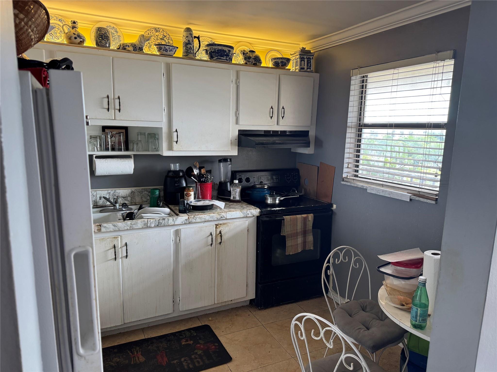 Awesome condo with a amazing view located in Cypress Bend close to I-95 and 12 minutes to beach and shopping stores with beautiful tennis and basketball courts gym and more amenities that new owners would like it so much.