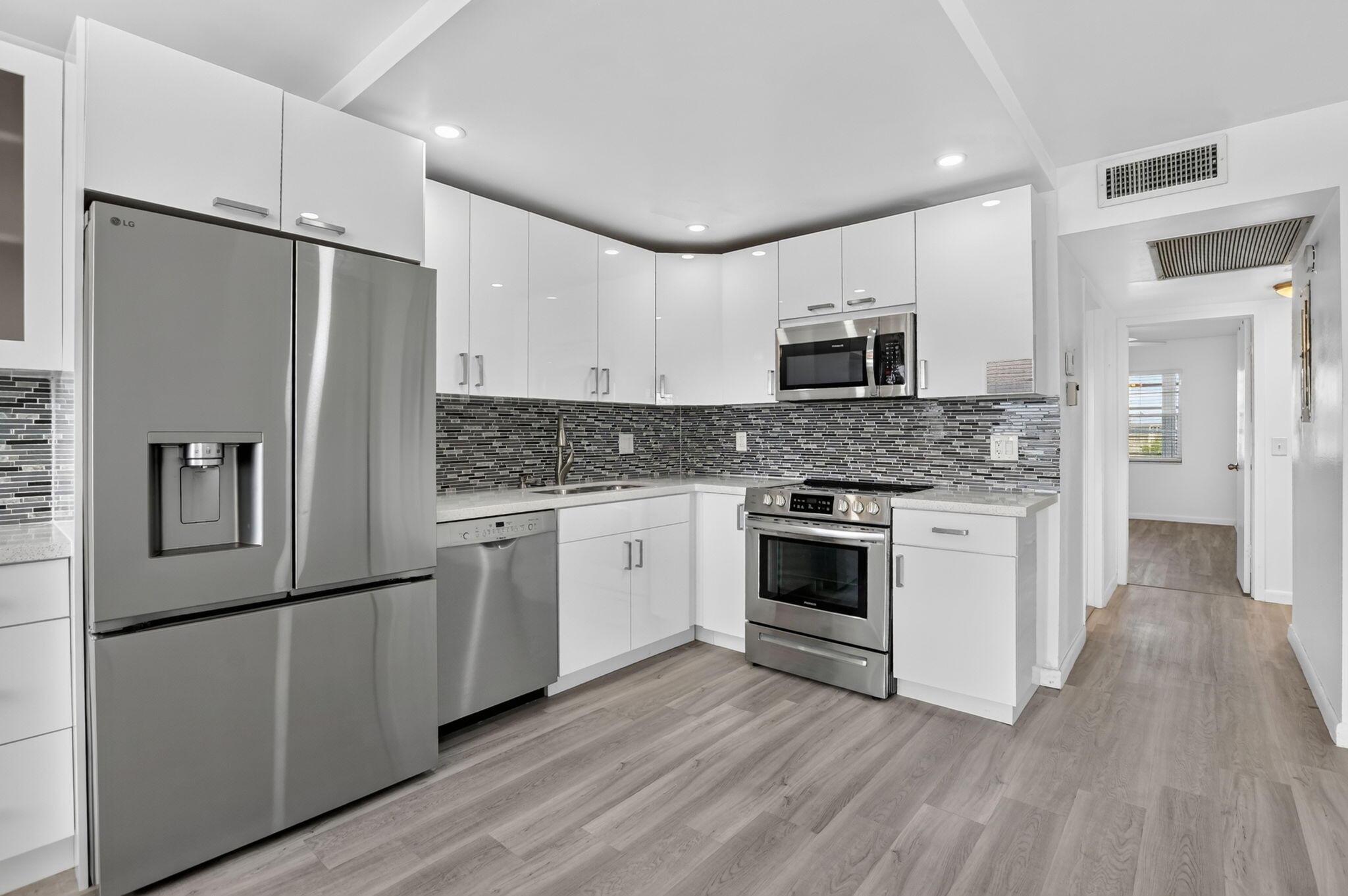 4025 Guildford B 4025, Boca Raton FL 33434