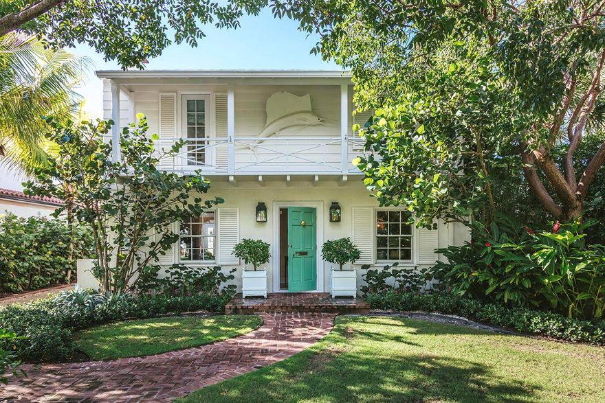 Located on the premier water block, South of Southern Blvd, in the heart of SoSo, 214 East Lakewood offers both old Floridian charm with the best of a 2019 full renovation. The home was featured in Veranda magazine, summer 2023 for its distinct, but classic island charm. The main home features 3 bedrooms while the guest cottage offers two large and extremely welcoming guest suites as well as a designated office. Nestled in between the two structures rests the most romantic courtyard with whispering vines, lush landscaping and an enchanting pool. The best of elegant Palm Beach living. CASH CONTRACTS ONLY! CLOSING MUST OCCUR ON/OR BEFORE MAY 16, 2024.