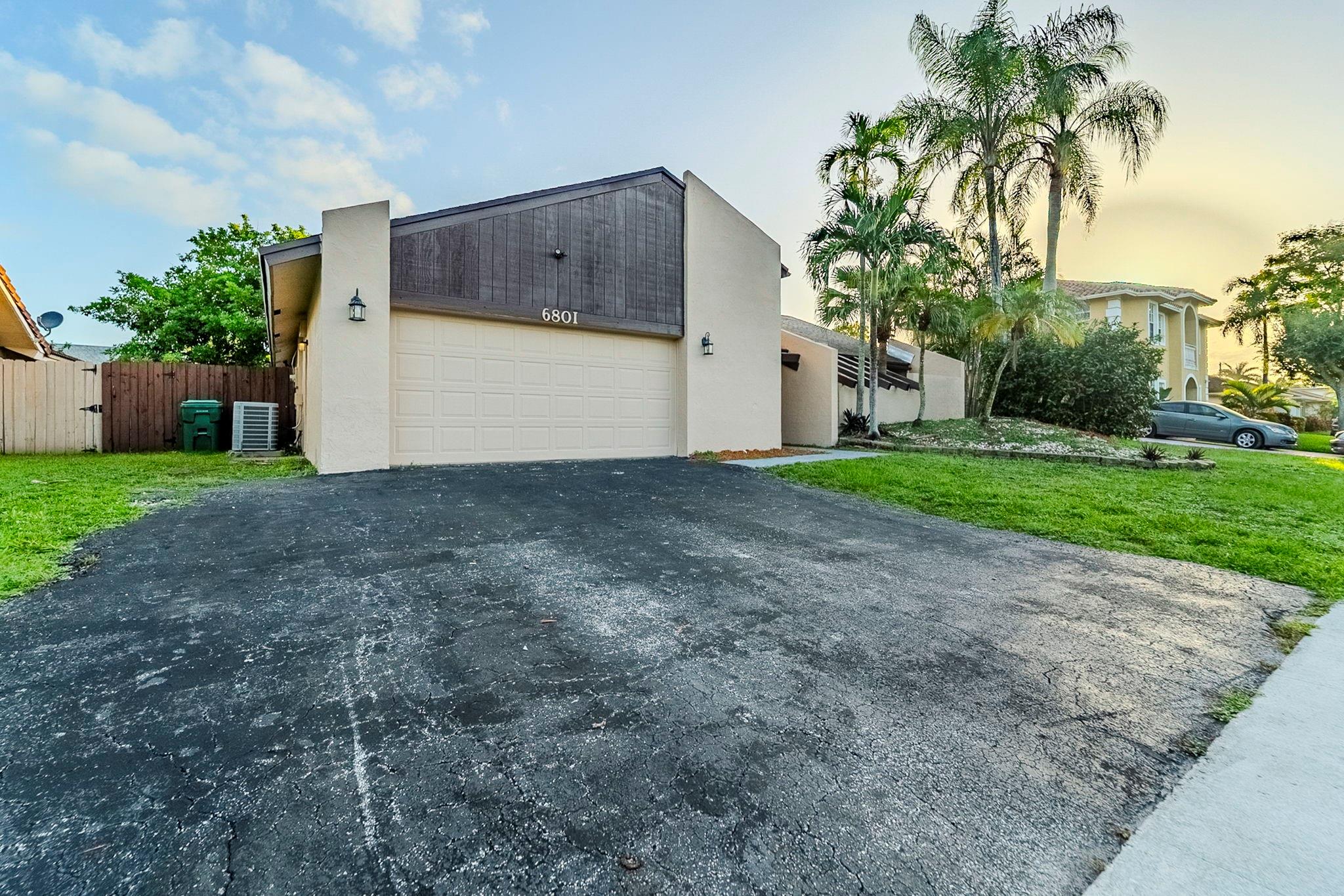 6801 NW 44th Ct