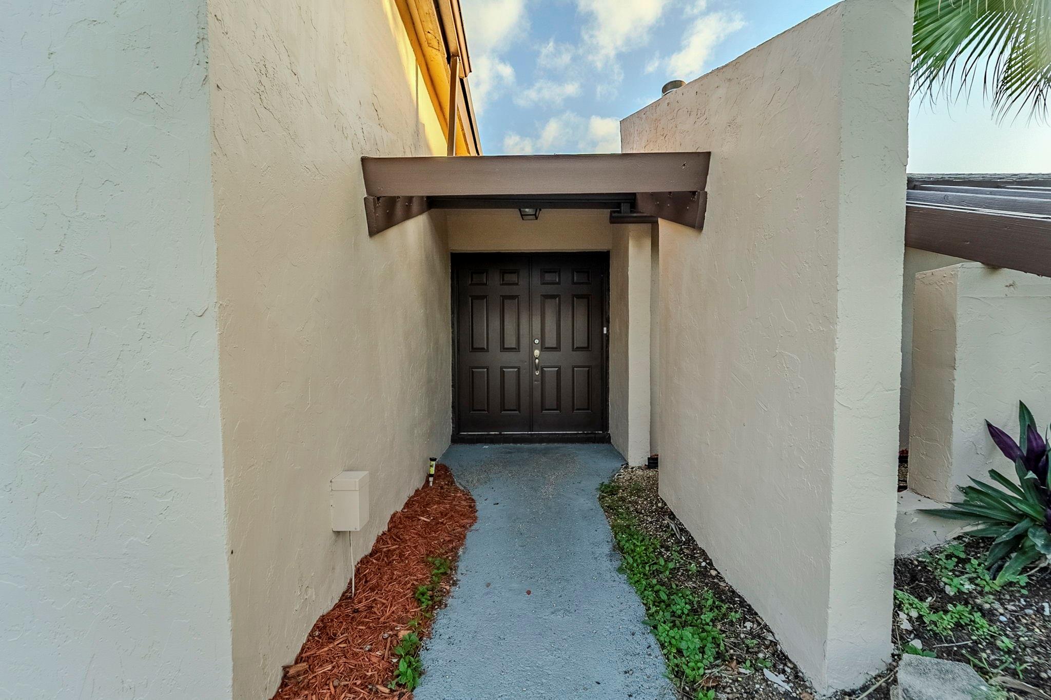 6801 NW 44th Ct