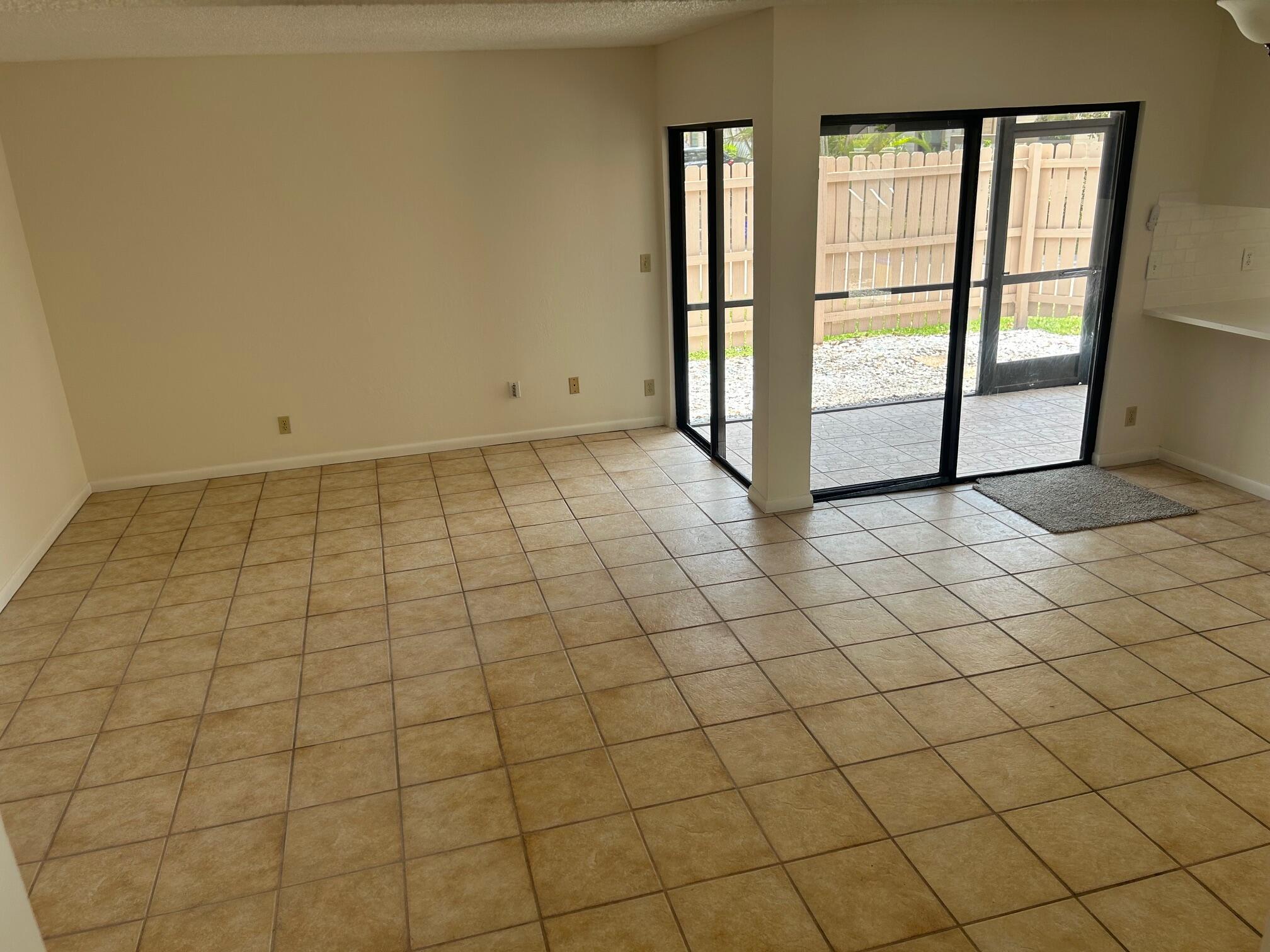 JUPITER VILLAGE TOWNHOMES CONDO - Residential