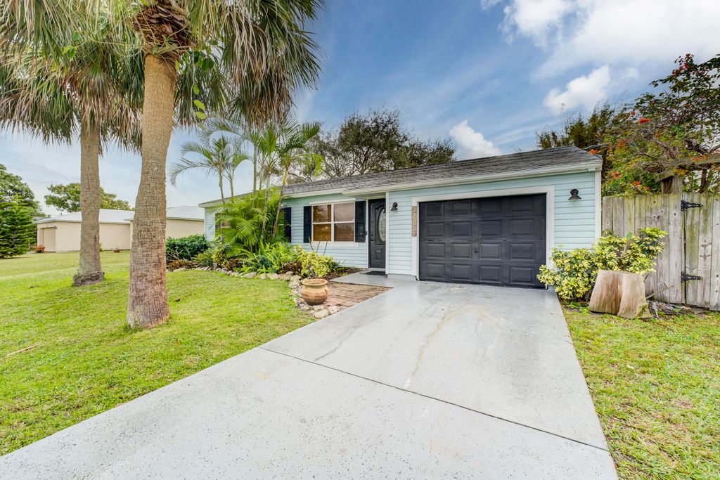 Photo of 2162 SE Heathwood Circle, Port Saint Lucie, FL 34952 (MLS # R10949887)