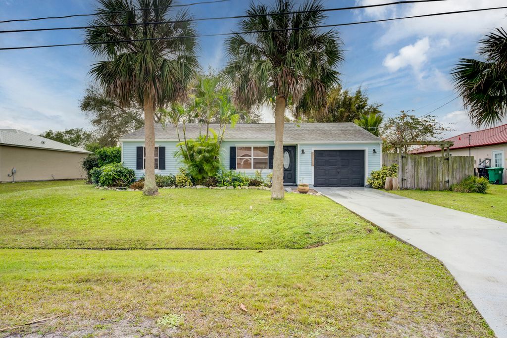 Photo of 2162 SE Heathwood Circle, Port Saint Lucie, FL 34952 (MLS # R10949887)