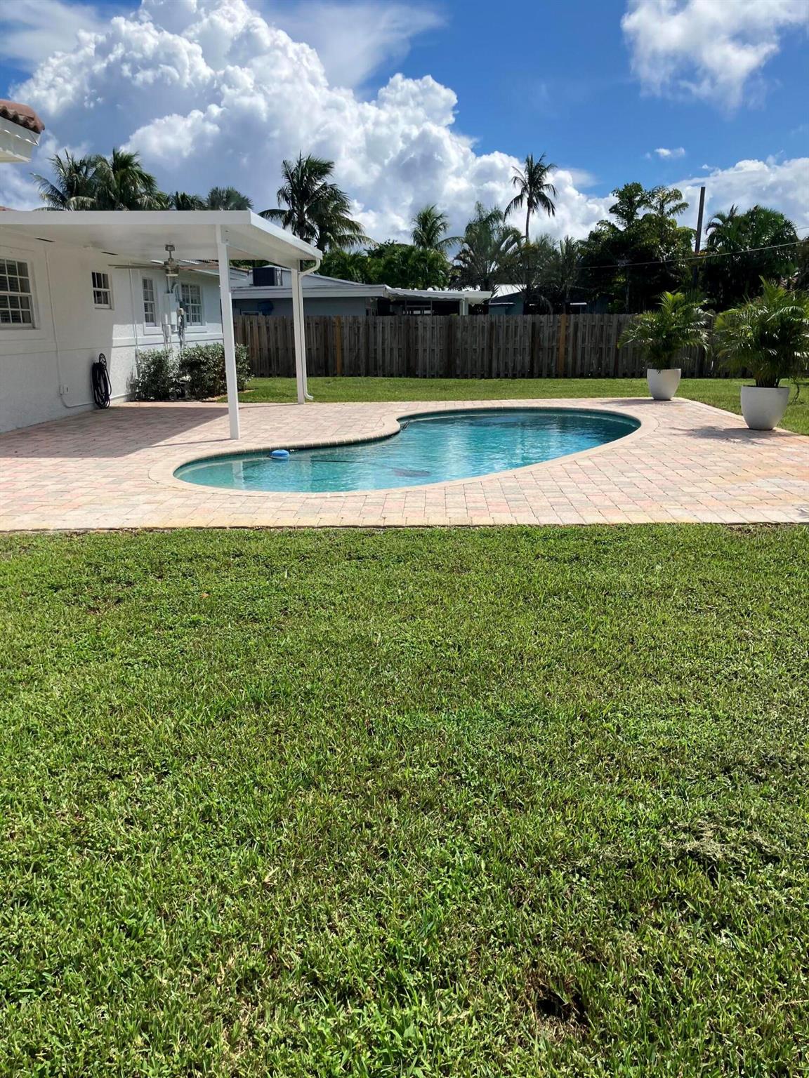 HILLSBORO ISLES - Residential