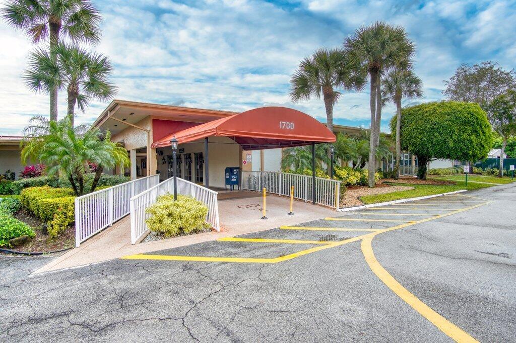 GOLDEN LAKES VILLAGE COND - Residential Lease