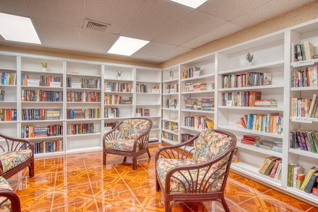 GOLDEN LAKES VILLAGE COND - Residential Lease