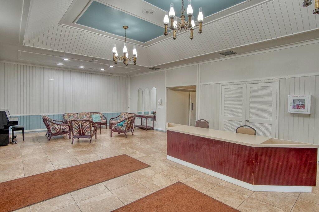 GOLDEN LAKES VILLAGE COND - Residential Lease