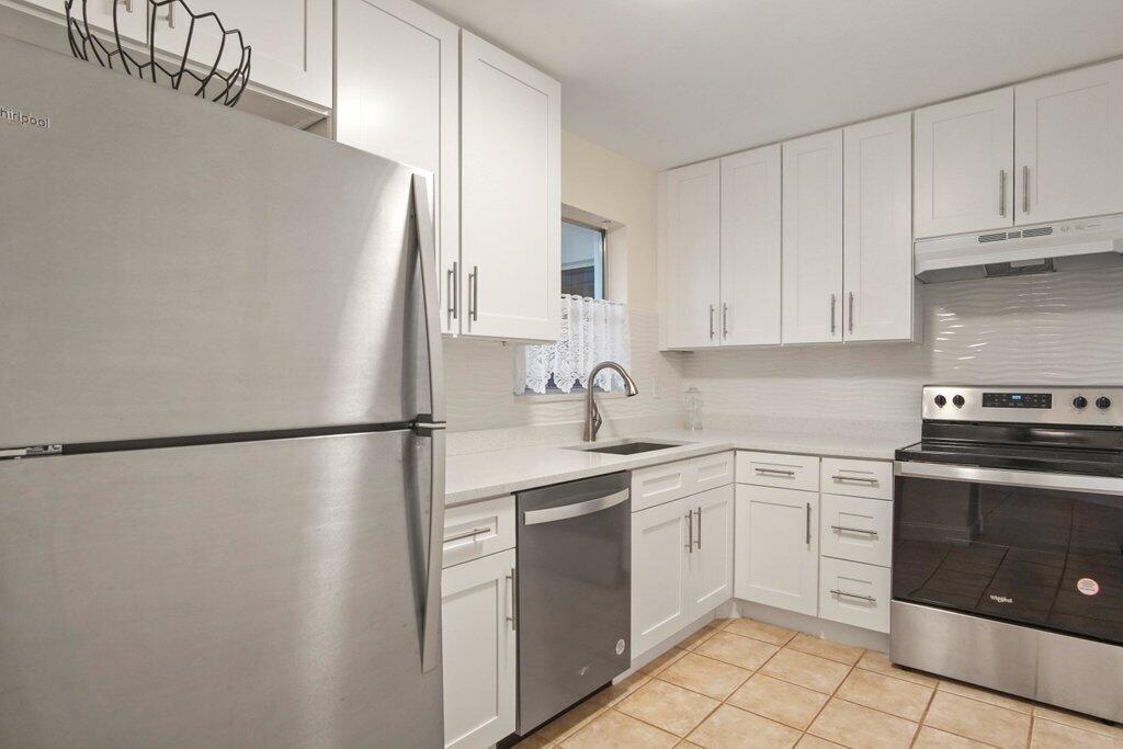 GOLDEN LAKES VILLAGE COND - Residential Lease