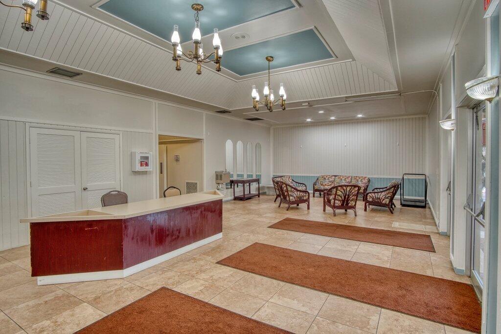 GOLDEN LAKES VILLAGE COND - Residential Lease