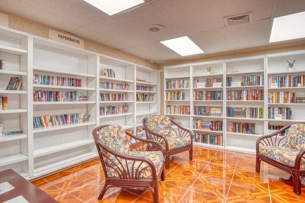 GOLDEN LAKES VILLAGE COND - Residential Lease