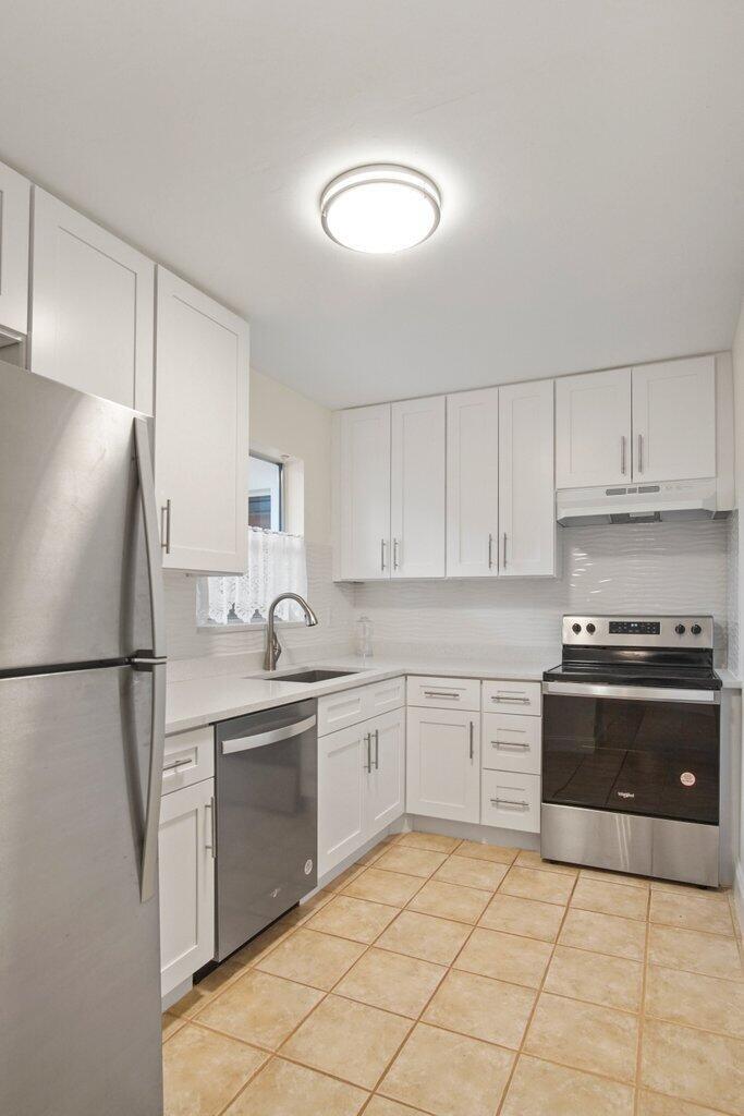 GOLDEN LAKES VILLAGE COND - Residential Lease