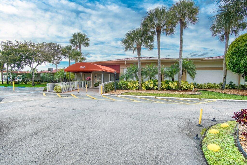 GOLDEN LAKES VILLAGE COND - Residential Lease