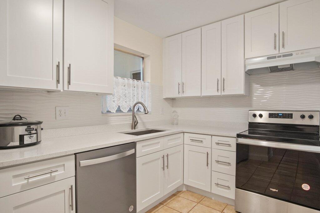 GOLDEN LAKES VILLAGE COND - Residential Lease