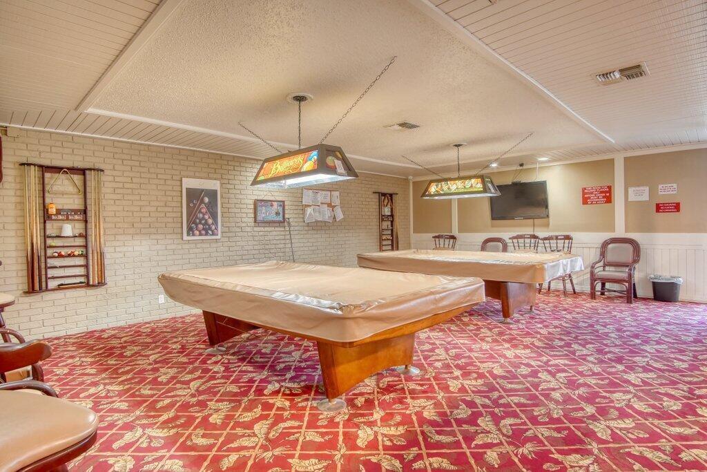 GOLDEN LAKES VILLAGE COND - Residential Lease