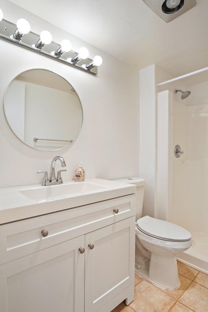 GOLDEN LAKES VILLAGE COND - Residential Lease